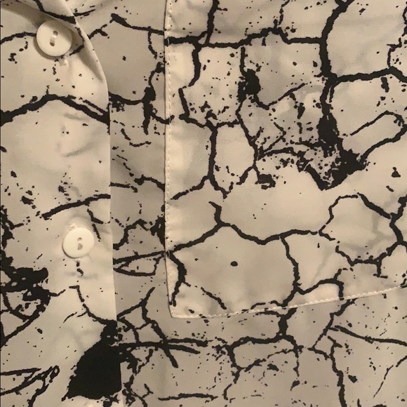 Marble look button down blouse - Picture 2 of 3